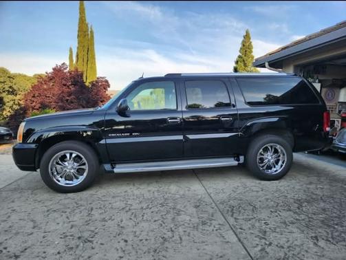 2004 Cadillac Escalade ESV Base