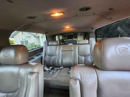 2004 Cadillac Escalade ESV Base