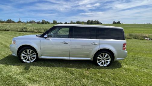 Photo 5 of 8 of 2010 Ford Flex Limited