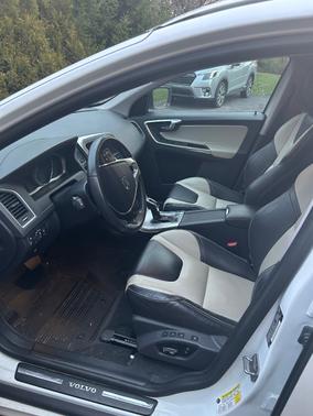 2017 Volvo XC60 T5 Dynamic