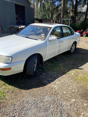 White 1996 Toyota Avalon XL