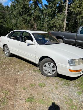 White 1996 Toyota Avalon XL
