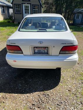 White 1996 Toyota Avalon XL