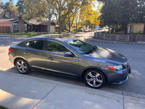 2013 Acura ILX 2.0L w/Premium Package