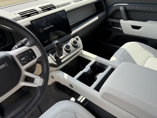 2025 Land Rover Defender 90 P400 X-Dynamic SE