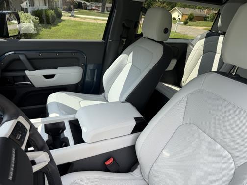 2025 Land Rover Defender 90 P400 X-Dynamic SE