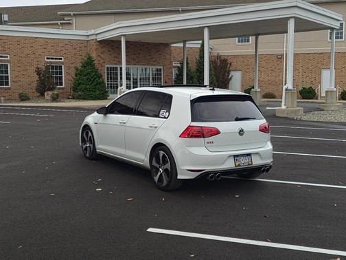 White 2017 Volkswagen Golf GTI Autobahn 4-Door