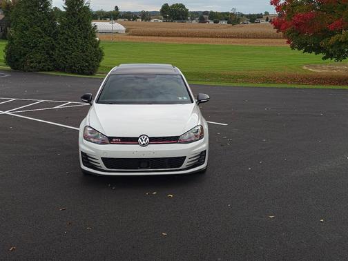 White 2017 Volkswagen Golf GTI Autobahn 4-Door