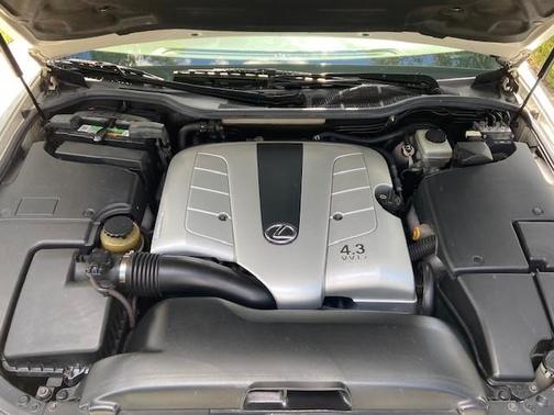 White 2005 Lexus LS 430 Base