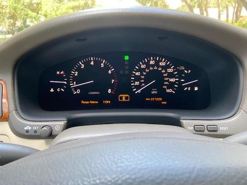 White 2005 Lexus LS 430 Base