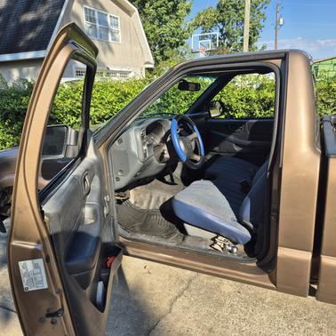 2002 Chevrolet S-10 Base