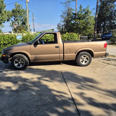 2002 Chevrolet S-10 Base
