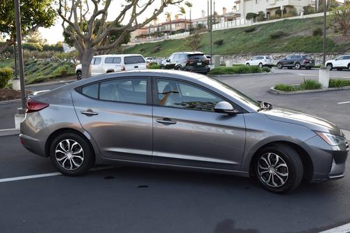 2019 Hyundai ELANTRA SE