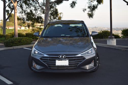 2019 Hyundai ELANTRA SE