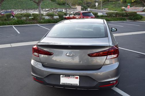 2019 Hyundai ELANTRA SE