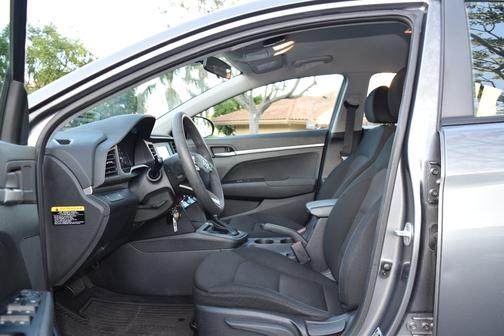 2019 Hyundai ELANTRA SE