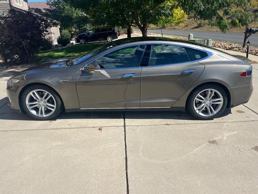 Gray 2016 Tesla Model S 85D