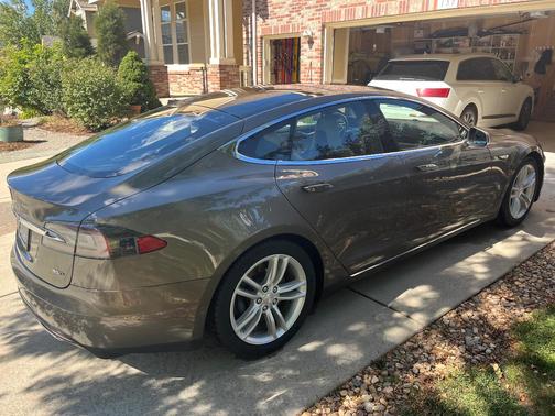 Gray 2016 Tesla Model S 85D