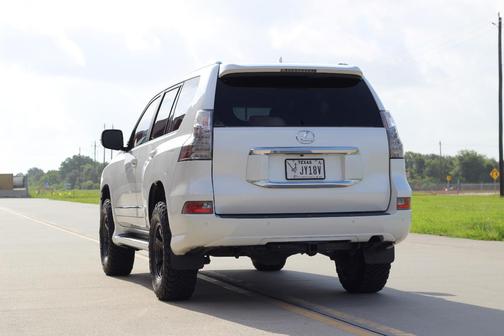 White 2017 Lexus GX 460 Base