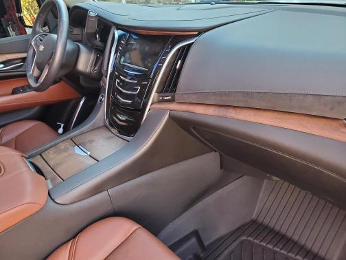 2018 Cadillac Escalade Luxury