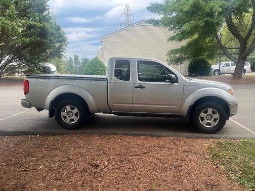 Silver 2006 Nissan Frontier SE King Cab