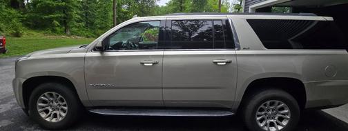 Gold 2017 GMC Yukon XL SLT