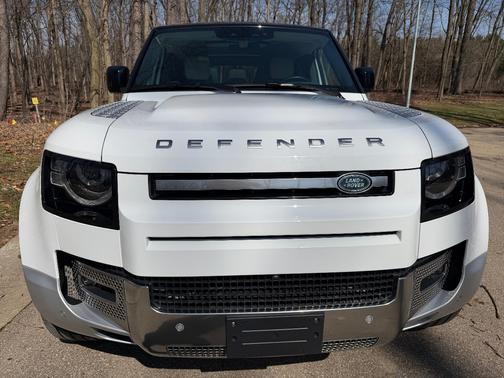 2023 Land Rover Defender First Edition