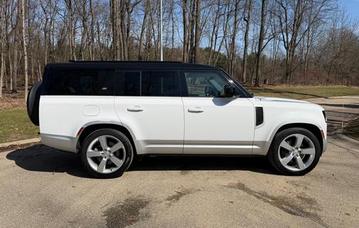 2023 Land Rover Defender First Edition