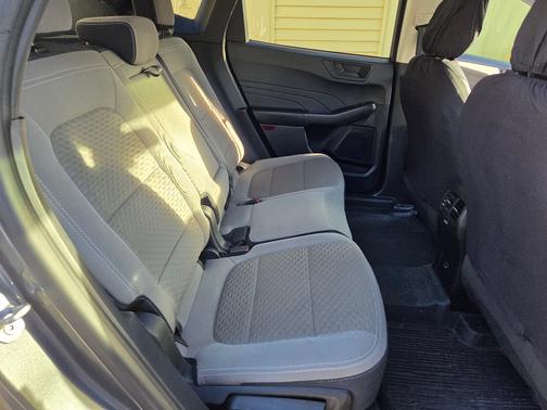 Gray 2022 Ford Escape SE Hybrid
