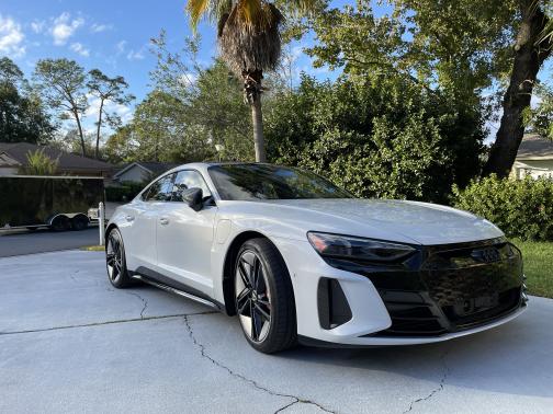 Photo 1 of 6 of 2022 Audi RS e-tron GT Base