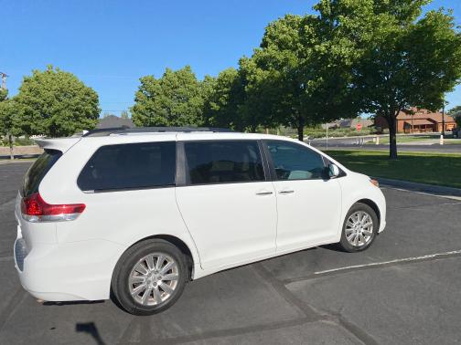 2011 Toyota Sienna XLE