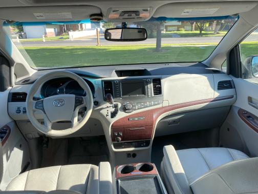 2011 Toyota Sienna XLE