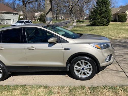 Gold 2017 Ford Escape SE