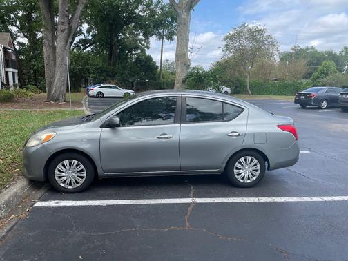 Gray 2012 Nissan Versa 1.6 SV