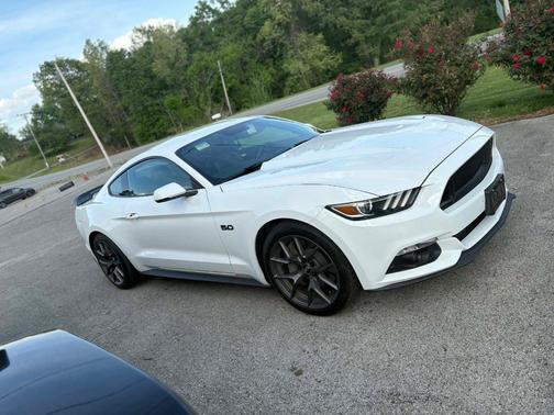 White 2015 Ford Mustang GT