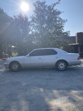 2000 Lexus LS 400 LS
