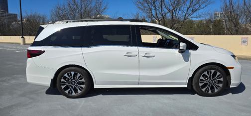 White 2025 Honda Odyssey Elite