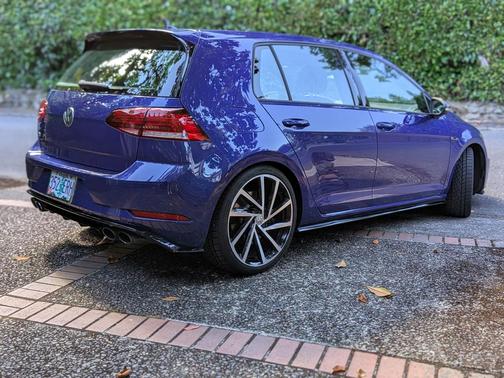 Blue 2018 Volkswagen Golf R 4-Door w/DCC & Navigation