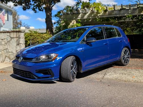 Blue 2018 Volkswagen Golf R 4-Door w/DCC & Navigation