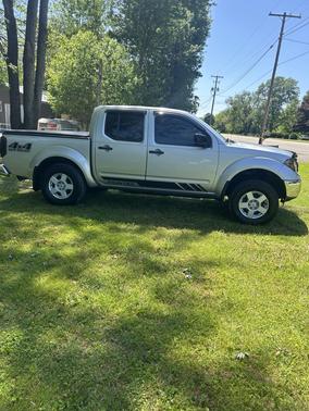 Silver 2005 Nissan Frontier SE Crew Cab