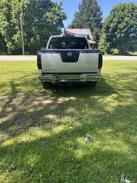 Silver 2005 Nissan Frontier SE Crew Cab