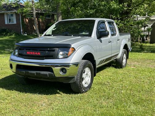 Silver 2005 Nissan Frontier SE Crew Cab