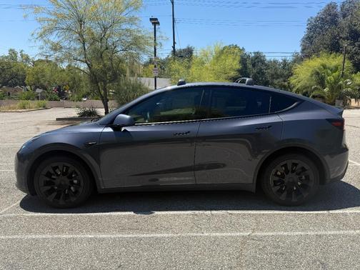 Gray 2022 Tesla Model Y Long Range