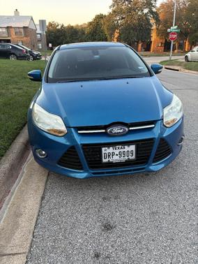 Blue 2012 Ford Focus SEL