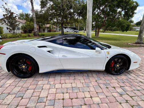 2017 Ferrari 488 GTB Base