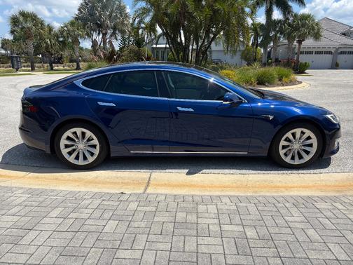 2017 Tesla Model S 75D