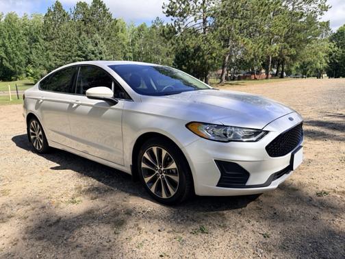 White 2019 Ford Fusion SE