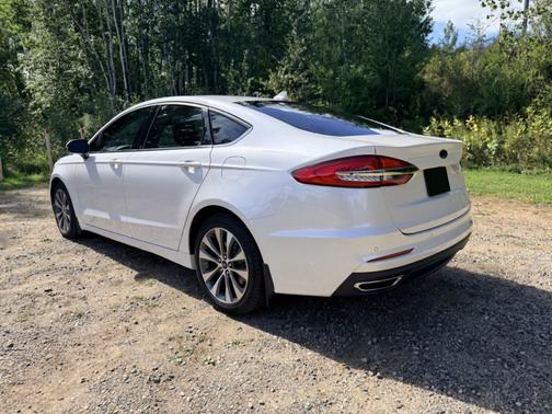 White 2019 Ford Fusion SE
