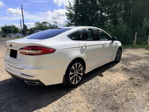 White 2019 Ford Fusion SE