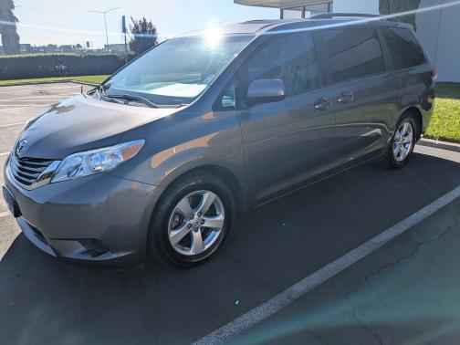 2014 Toyota Sienna LE